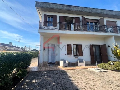 Foto Appartamento a Gazzo Veronese Centro di 140 m² con 3 locali in affitto