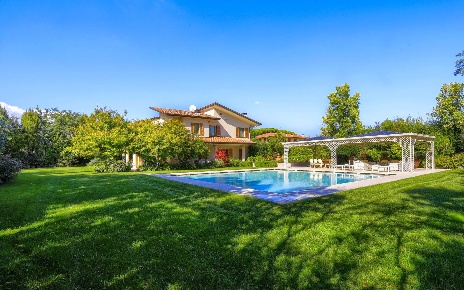 Foto Villa unifamiliare a Ponsacco Centro di 645 m² con 19 locali