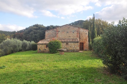 Foto Rustico a Pomarance di 280 m² con 8 locali in vendita