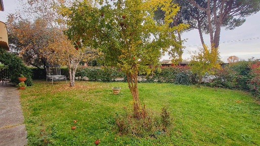 Foto Appartamento in via del chiasso bernardesco, Lucca di 122 m²