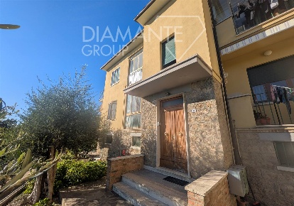 Foto Appartamento a Chiusi Centro di 80 m² con 4 locali in vendita