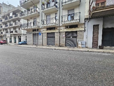 Foto Locale commerciale a Altamura di 240 m² con 1 locali in affitto