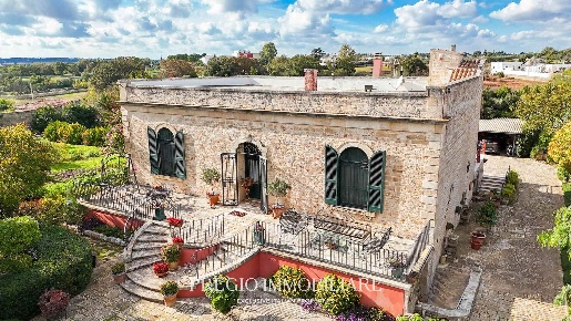 Foto Villa unifamiliare in Zona B, Noci Centro di 170 m² con 8 locali