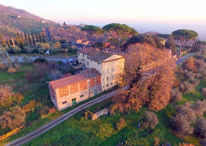 Foto Rustico a Capannori Matraia - Valgiano di 685 m² con 19 locali