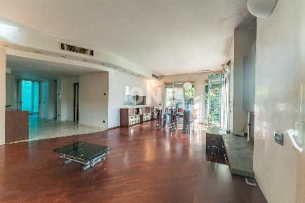 Foto Villa unifamiliare in Corso Palmiro Togliatti  23, Vigevano di 700 m²