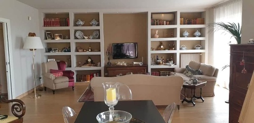 Foto Villa bifamiliare a San Gregorio di Catania di 346 m² con 10 locali