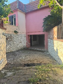 Foto Magazzino a Castel Volturno Baia Verde di 80 m² con 3 locali