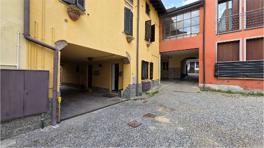 Foto Appartamento in Via Milano 1, Lomazzo Centro di 65 m² con 2 locali