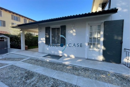 Foto Villa unifamiliare in Via Kennedy, Crema Centro Storico di 260 m²