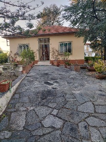 Foto Villa unifamiliare in Regione Oliveto Terraconiglio, Albenga di 80 m²
