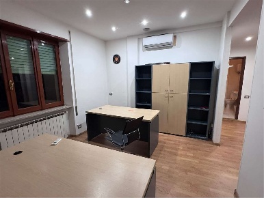 Foto Ufficio a Frosinone di 50 m² con 3 locali in affitto
