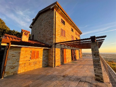 Foto Villa unifamiliare in Via Casone, Pietrasanta di 245 m² con 10 locali