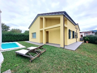 Foto Villa unifamiliare in vicolo Turi  38, Sarzana di 140 m² con 8 locali