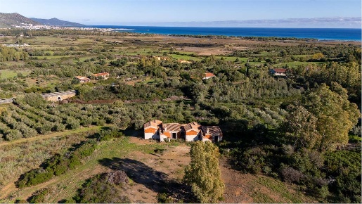 Foto Villa unifamiliare a Siniscola di 250 m² con 10 locali in vendita