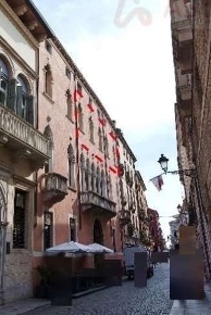 Foto Appartamento in Galleria del Pozzo Rosso 13, Vicenza Centro Storico