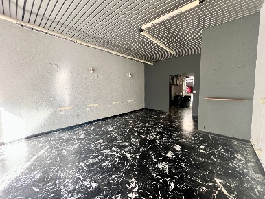 Foto Locale commerciale in Via Roma, Pino Torinese di 58 m² con 2 locali