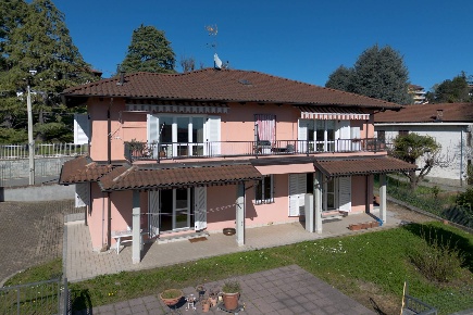 Foto Appartamento in Via San Felice, Pino Torinese di 155 m² con 4 locali