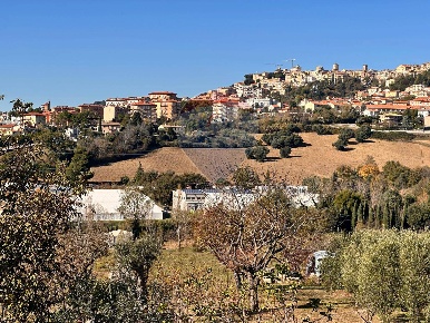 Foto Terreno residenziale a Osimo di 8800 m² in vendita