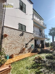 Foto Casa indipendente in Via San Michele, Offida Centro di 170 m²