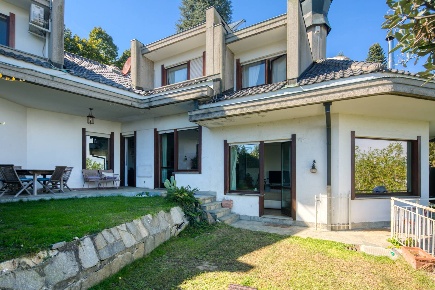 Foto Villa singola in Via Verdina, Pino Torinese di 370 m² con 8 locali