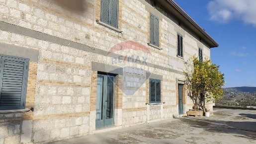 Foto Rustico in VIA DEI MERCURI, Benevento San Vitale di 590 m² in vendita