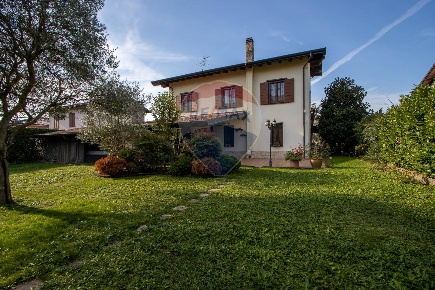 Foto Villa singola in via carlo marx, Settala Caleppio di 287 m² in vendita
