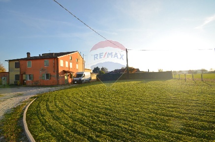 Foto Casa indipendente a Mestrino di 245 m² con 6 locali in vendita