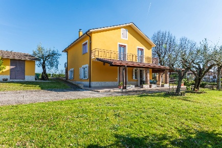 Foto Villa singola in Via Tramonti, Arce di 200 m² con 7 locali in vendita