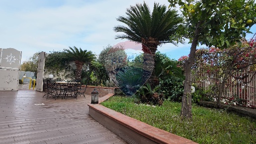 Foto Appartamento in Via Edoardo Nicolardi, Napoli di 155 m² con 5 locali