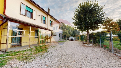 Foto Case semi ndipendenti in via montisei, Pernumia di 180 m² con 4 locali