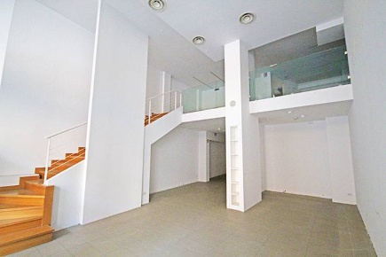 Foto Negozio in via S. Orsola, Bergamo Centro di 170 m² con 2 locali