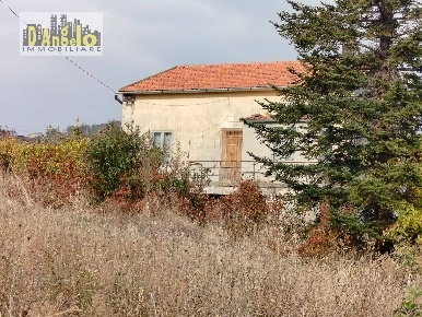 Foto Rustico in Contrada Castiglioni, Castignano di 200 m² con 6 locali