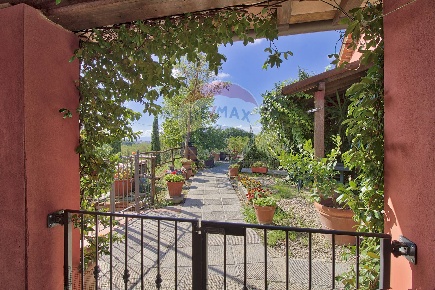 Foto Agriturismo a Castelfranco Piandiscò di 510 m² con 12 locali