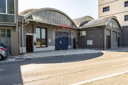 Foto Capannone industriale in via carlo bianchi, Inverigo Centro di 270 m²