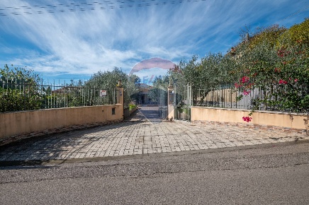 Foto Villa singola in Via Manfredi Modica, Caltagirone Centro di 165 m²