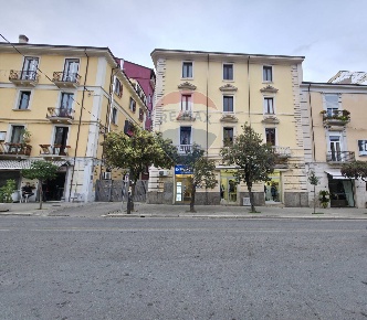 Foto Appartamento in Viale Trieste, Cosenza Centro di 110 m² con 5 locali