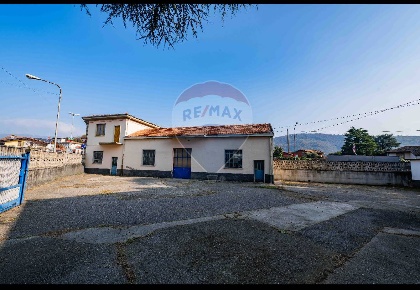 Foto Laboratorio in via guglielmo moroni, Carobbio degli Angeli Carobbio