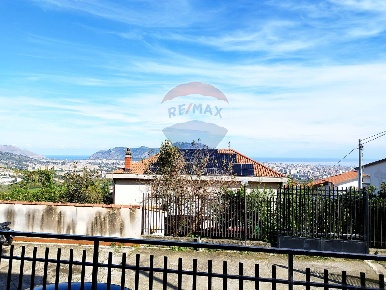 Foto Case semi ndipendenti in Via Ruffo Di Calabria, Palermo di 215 m²