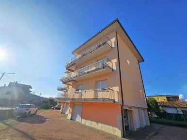 Foto Appartamento in Via Turati, Luino di 110 m² con 3 locali in affitto