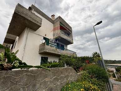 Foto Appartamento in Via Falcone e Borsellino, Nizza di Sicilia di 98 m²