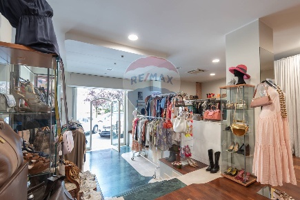 Foto Negozio in Via Monte Pasubio, Brescia di 200 m² con 2 locali