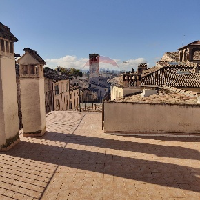 Foto Appartamento in Piazza S. Domenico - Via Mattoli, Foligno di 170 m²