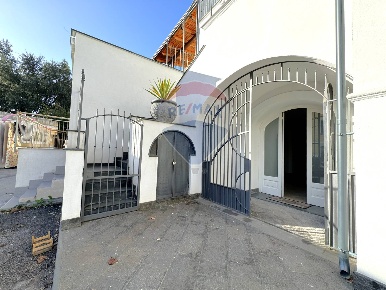 Foto Ufficio in Traversa Cotoni, San Giuseppe Vesuviano Centro di 190 m²