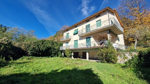 Foto Villa bifamiliare in Via Modenese, Pistoia Cireglio di 480 m²