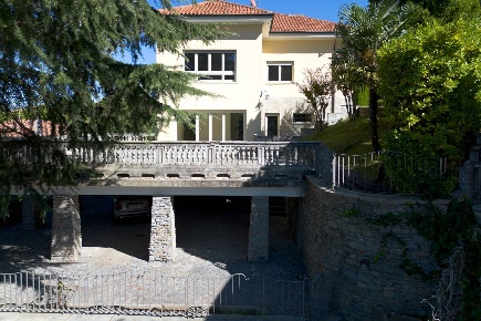 Foto Villa singola in Via Camandona, Pino Torinese di 370 m² con 9 locali