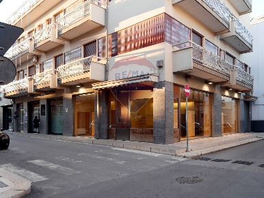 Foto Locale commerciale in Via Capitano Sauro, Noicattaro Centro di 114 m²