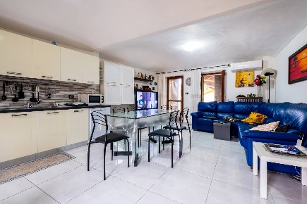 Foto Villa bifamiliare in via Giuseppe Destefanis, Front Centro di 154 m²