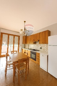 Foto Appartamento in VIA SANT'AMBROGIO, Romentino di 130 m² con 5 locali