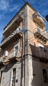 Foto Appartamento in via Enrico Elia, Ragusa Centro di 67 m² con 4 locali