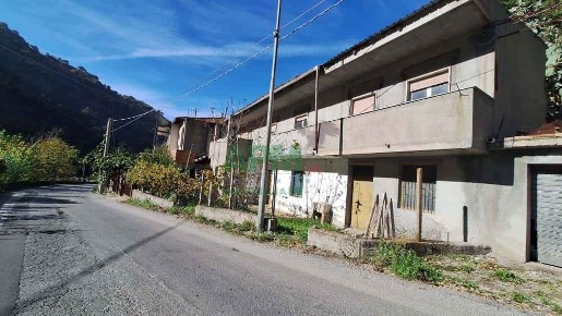 Foto Appartamento a Reggio di Calabria di 320 m² con 12 locali in vendita